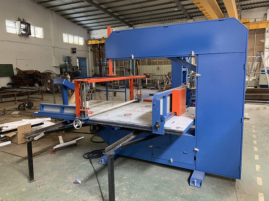 Máquina automática de serrucha de hojas de esponja para la producción en volumen